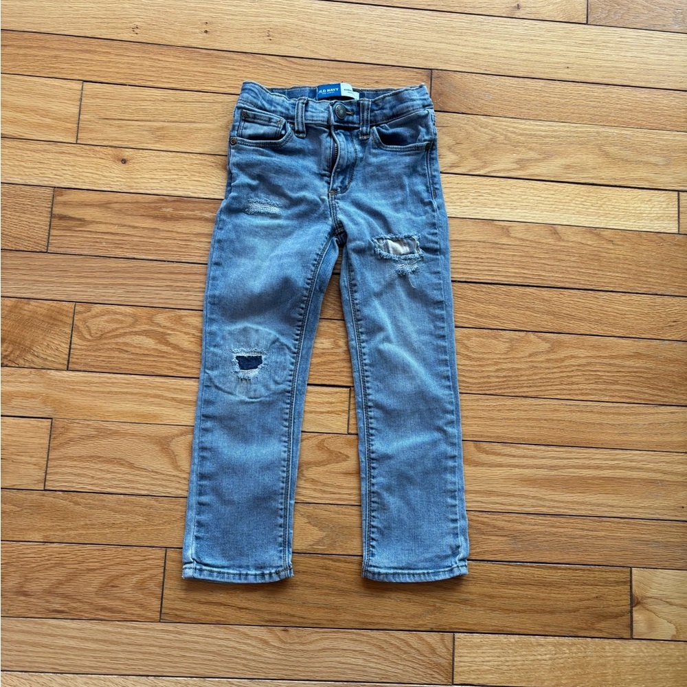 5T ripped jeans